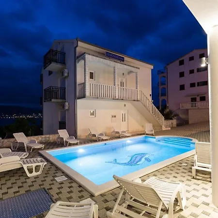 In Okrug Donji With Sea View, Balcony, Air Conditioning, Wifi 5166-2 *